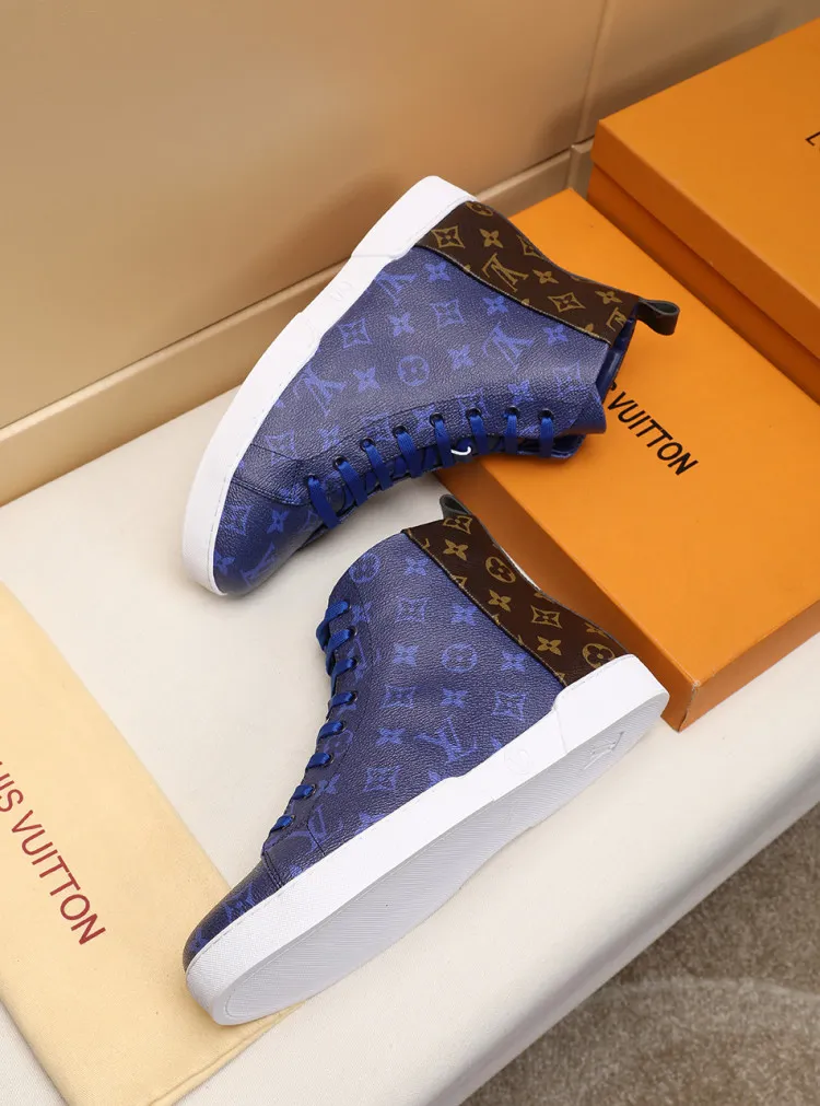 Factory price: 400💰【LV】Official website popular series 🇮🇹🇮🇹1:1 production, selected high-end imported imitation sheepskin lining sheepskin pads, matched with Louis Vuitton Monogram Ecli men's shoes 💰se canvas and pure white rubber soles, extremely simple design, perfect interpretation of the latest inspiration for shoes, classic and fashionable integration, 🔍🔍high quality, worthy of your possession. The bottom car thread will never be unglued. Sellers are welcome to sell as shown in the picture above. We can send one piece on behalf of you. Number of yards: 38-44 (45 yards can be customized)